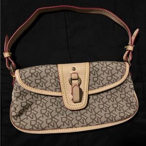 DKNY shoulder Bag Leather
Baguette